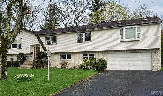 11 Evergreen Pl, Demarest, NJ 07627