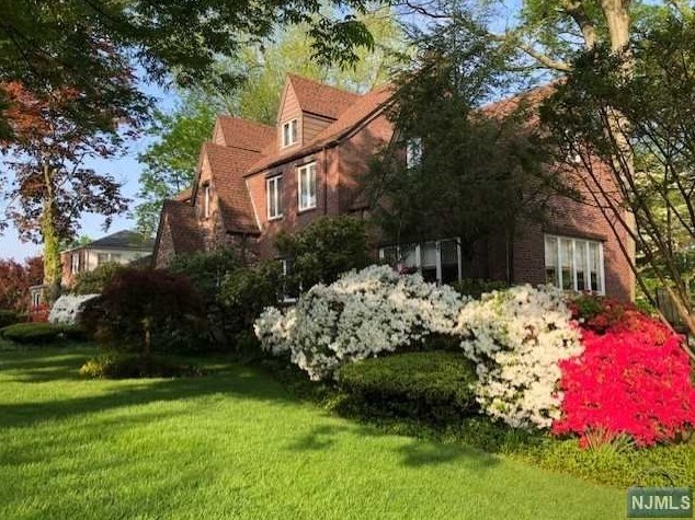 960 Lincoln Pl, Teaneck, NJ 07666