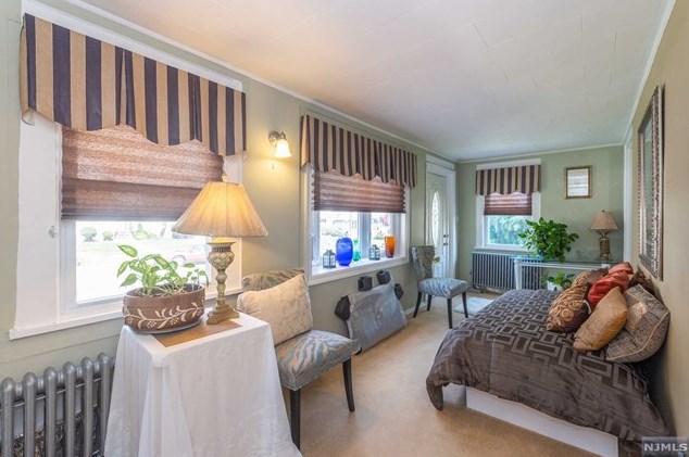 88 W Forest Ave, Teaneck, NJ 07666