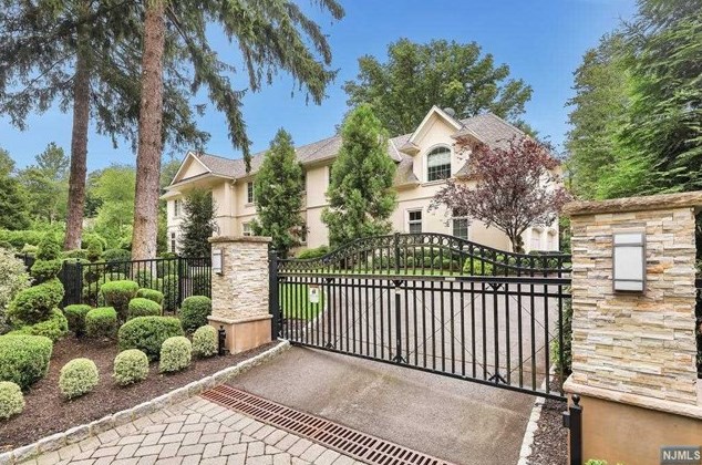 325 Hardenburgh Ave, Demarest, NJ 07627