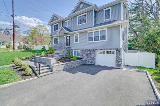 370 Vomel Dr, N Milford, NJ 07646