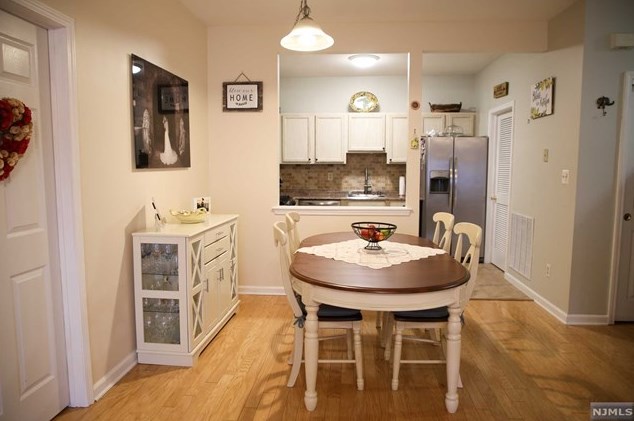 468 Cambridge Dr, Kinnelon, NJ 07405