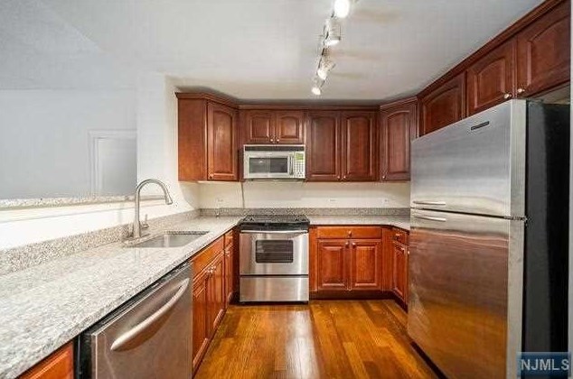 6306 City Pl, Edgewater, NJ 07020