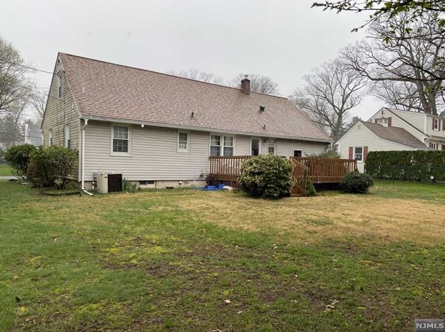 8 Colonial Rd, Midland Pk, NJ 07432-1218