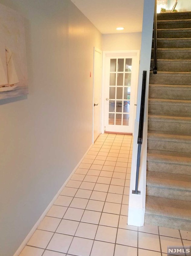 25 Foxboro Ln, West Milford, NJ 07480