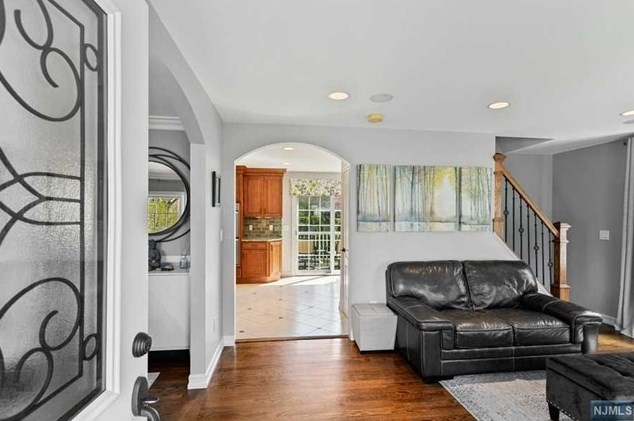 186 Magnolia Ave, Cresskill, NJ 07626