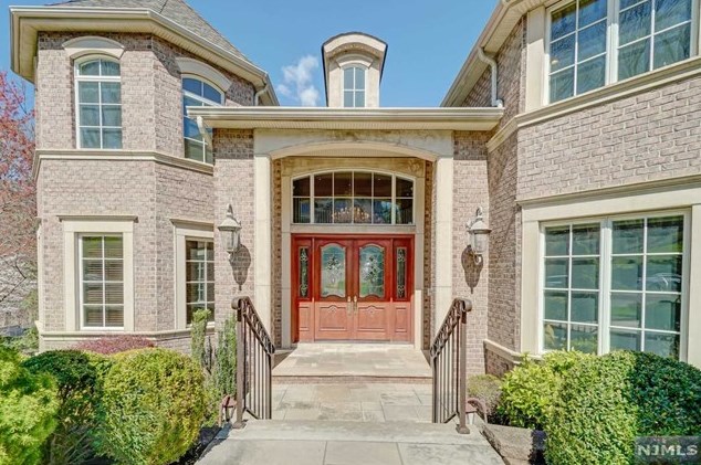 55 Mcdermott Way, Englewood, NJ 07632-1556