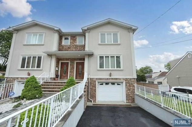 17 West St #b, Elmwood Park, NJ 07407