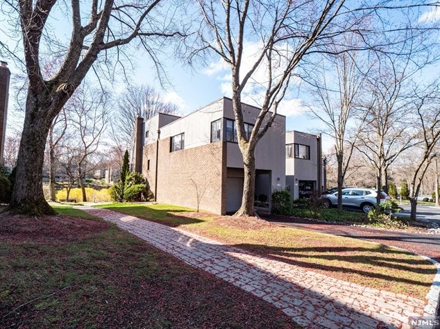 151 Pond Dr, Westwood, NJ 07676-5132