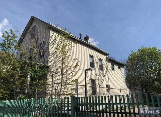 609 Franklin St, Elizabeth, NJ 07206-1210