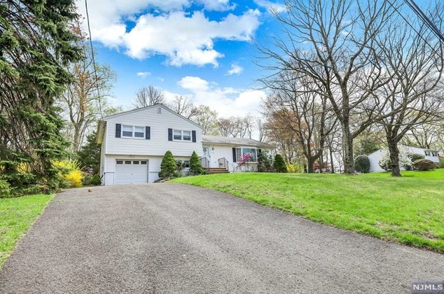 628 Doriskill Ct, Westwood, NJ 07675-6515