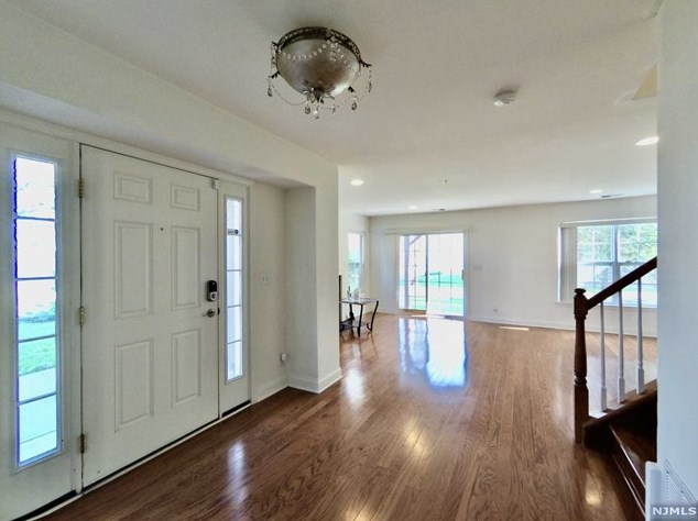 68 Mallard Pl, Secaucus NJ 07094-2930 exterior