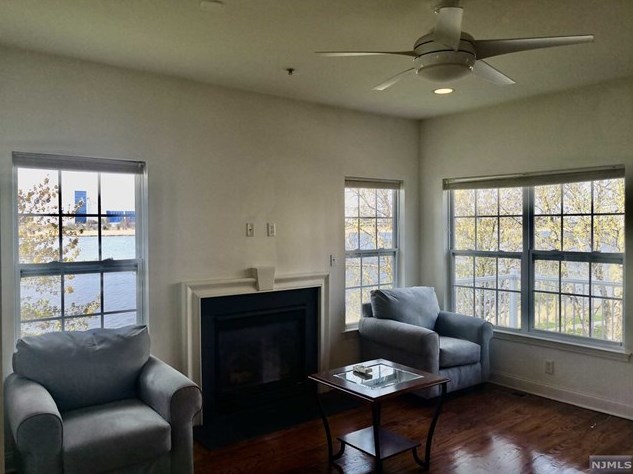 68 Mallard Pl, Secaucus NJ 07094-2930 exterior