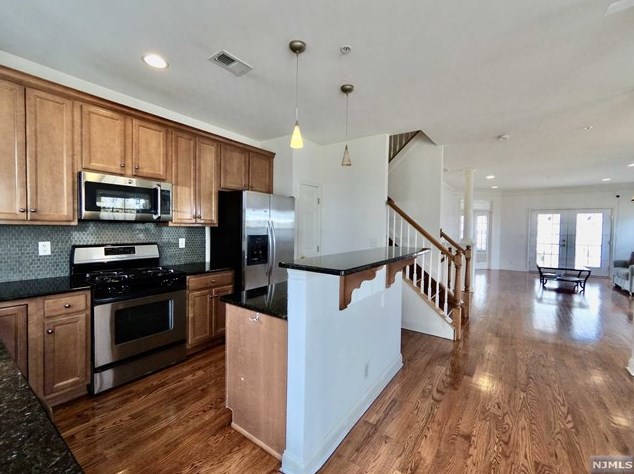 68 Mallard Pl, Secaucus NJ 07094-2930 exterior