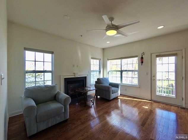 68 Mallard Pl, Secaucus NJ 07094-2930 exterior