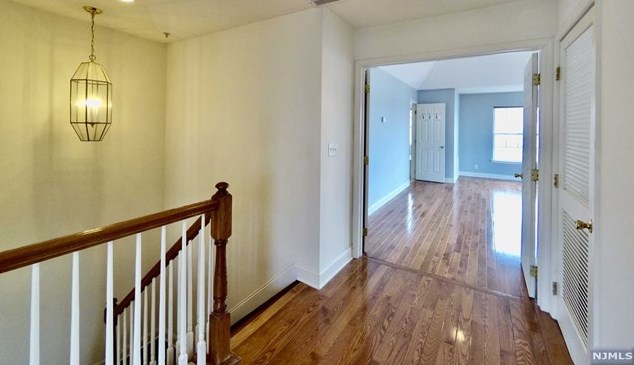 68 Mallard Pl, Secaucus NJ 07094-2930 exterior