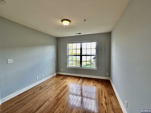 68 Mallard Pl, Secaucus NJ 07094-2930 exterior