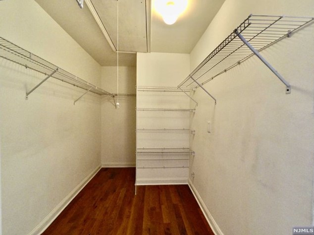 68 Mallard Pl, Secaucus NJ 07094-2930 exterior