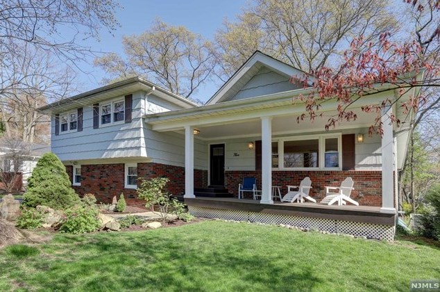 5 Aster Ct, Paramus, NJ 07652-1715