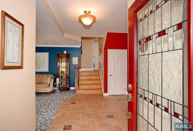 665 Ellen Pl, Oradell, NJ 07649