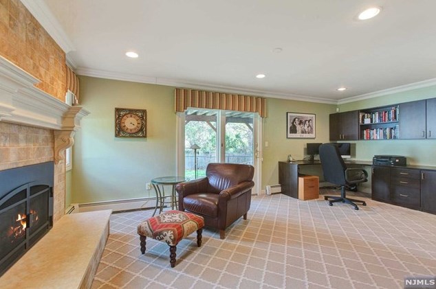 131 Maria Dr, Hillsdale, NJ 07642-1344