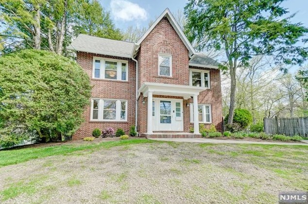 273 Hickory Ave, Tenafly, NJ 07670-1438