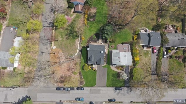 66 Seminole Ave, Oakland, NJ 07436