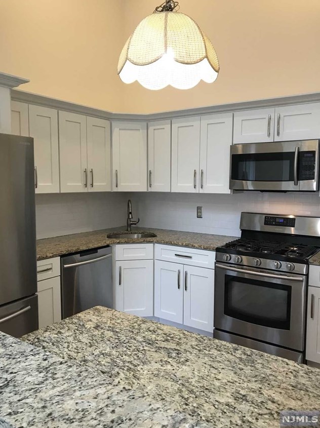 188 Larch Ln #188, Mahwah, NJ 07430