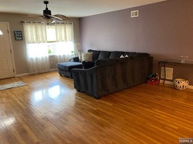 216 Lafayette Ave, Lyndhurst, NJ 07071-1303