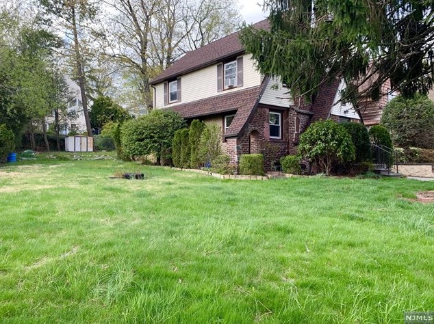 1280 Taft Rd, Teaneck, NJ 07666