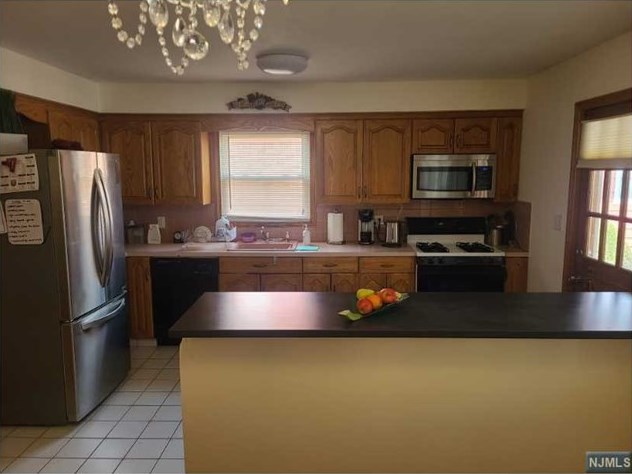 111 Paterson Ave, Hasbrouck Heights, NJ 07604