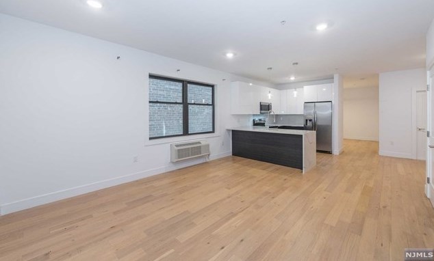 7505 Park Ave #203, North Bergen, NJ 07047