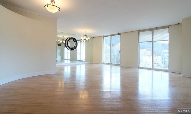 1077 River Rd #811, Edgewater, NJ 07020