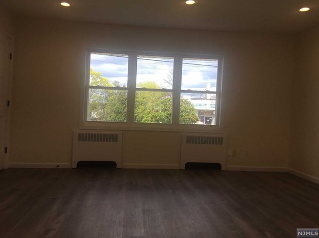 508 Stuyvesant Ave, Lyndhurst NJ 07071-2627 exterior