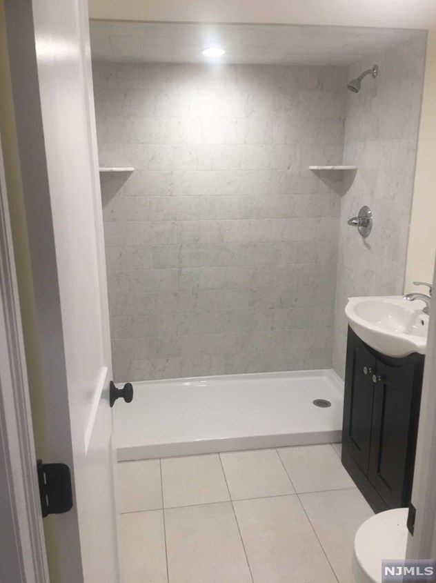 508 Stuyvesant Ave, Lyndhurst NJ 07071-2627 exterior