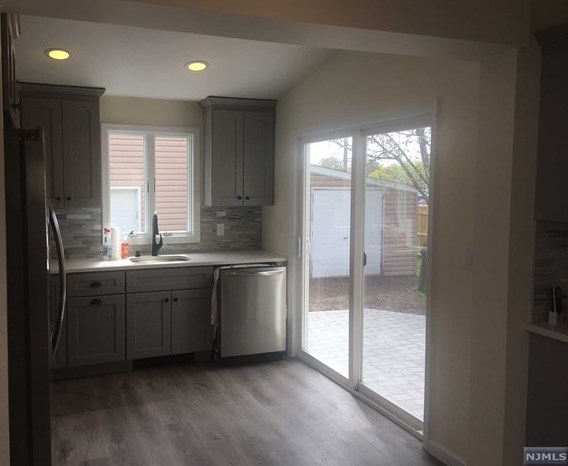 508 Stuyvesant Ave, Lyndhurst NJ 07071-2627 exterior