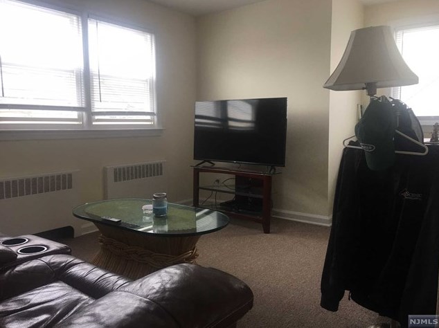 508 Stuyvesant Ave, Lyndhurst NJ 07071-2627 exterior