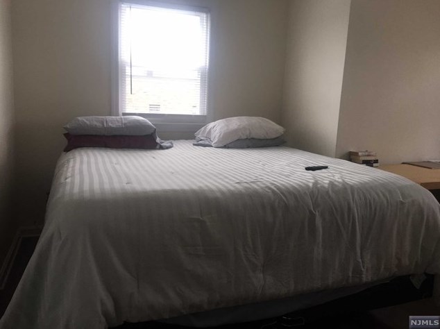 508 Stuyvesant Ave, Lyndhurst NJ 07071-2627 exterior