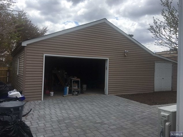 508 Stuyvesant Ave, Lyndhurst NJ 07071-2627 exterior