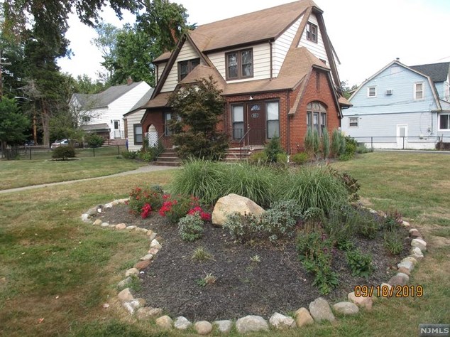 355 Washington Ave #1, Dumont, NJ 07628