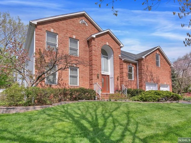 150 Split Rock Rd, Paramus, NJ 07652-4456