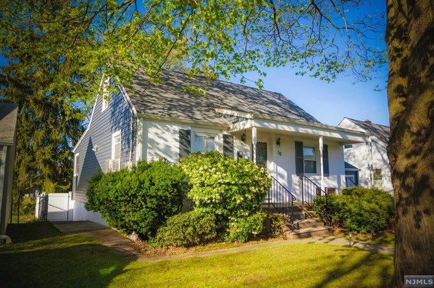 30 Sherwood St, Clifton, NJ 07013-1306