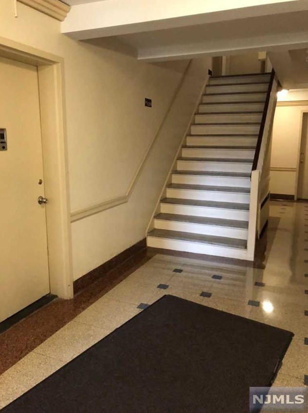 3001 Edwin Ave #2j, West Fort Lee, NJ 07024