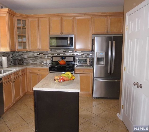 32 Winding Hill Dr, Hackettstown, NJ 07840