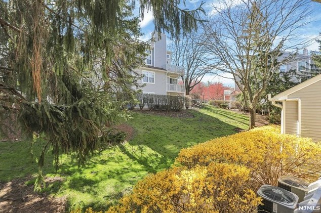 37 Markham Cir, Englewood NJ  07631-5040 exterior