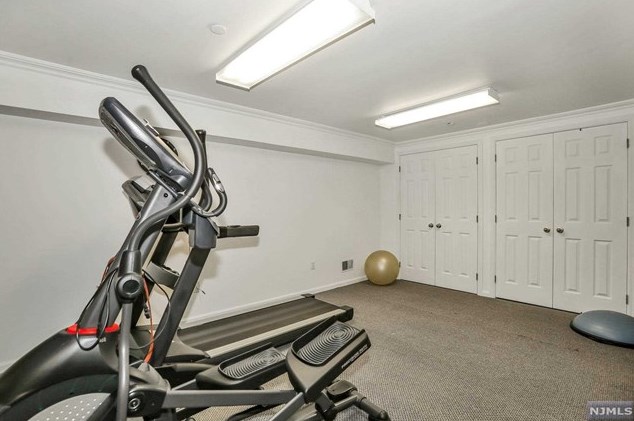 37 Markham Cir, Englewood NJ  07631-5040 exterior