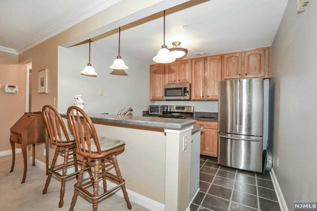 37 Markham Cir, Englewood NJ  07631-5040 exterior