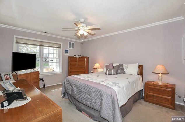 37 Markham Cir, Englewood NJ  07631-5040 exterior