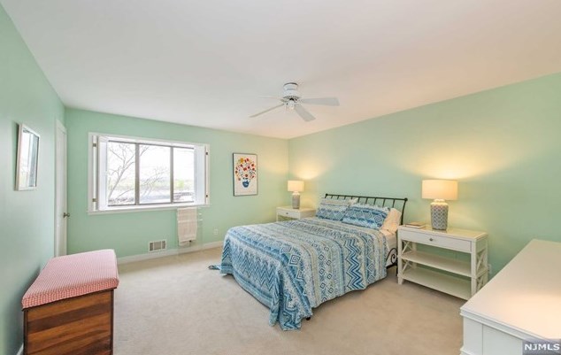 269 Sunset Ky, Secaucus NJ  07094-2213 exterior