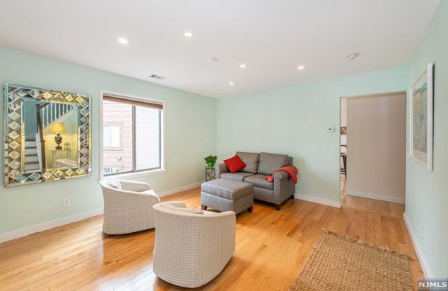 269 Sunset Ky, Secaucus NJ  07094-2213 exterior